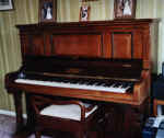 Ronald Olives piano 2.jpg (23186 bytes)